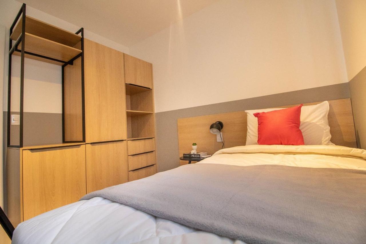 Housi - Metropolitan Sidney Smart Style Apartment